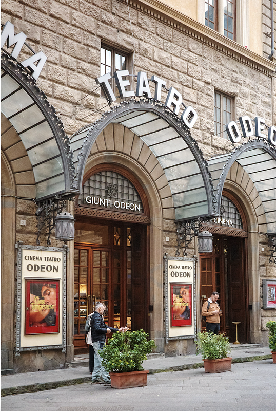 Giunti Odeon - bibliotheek en bioscoop