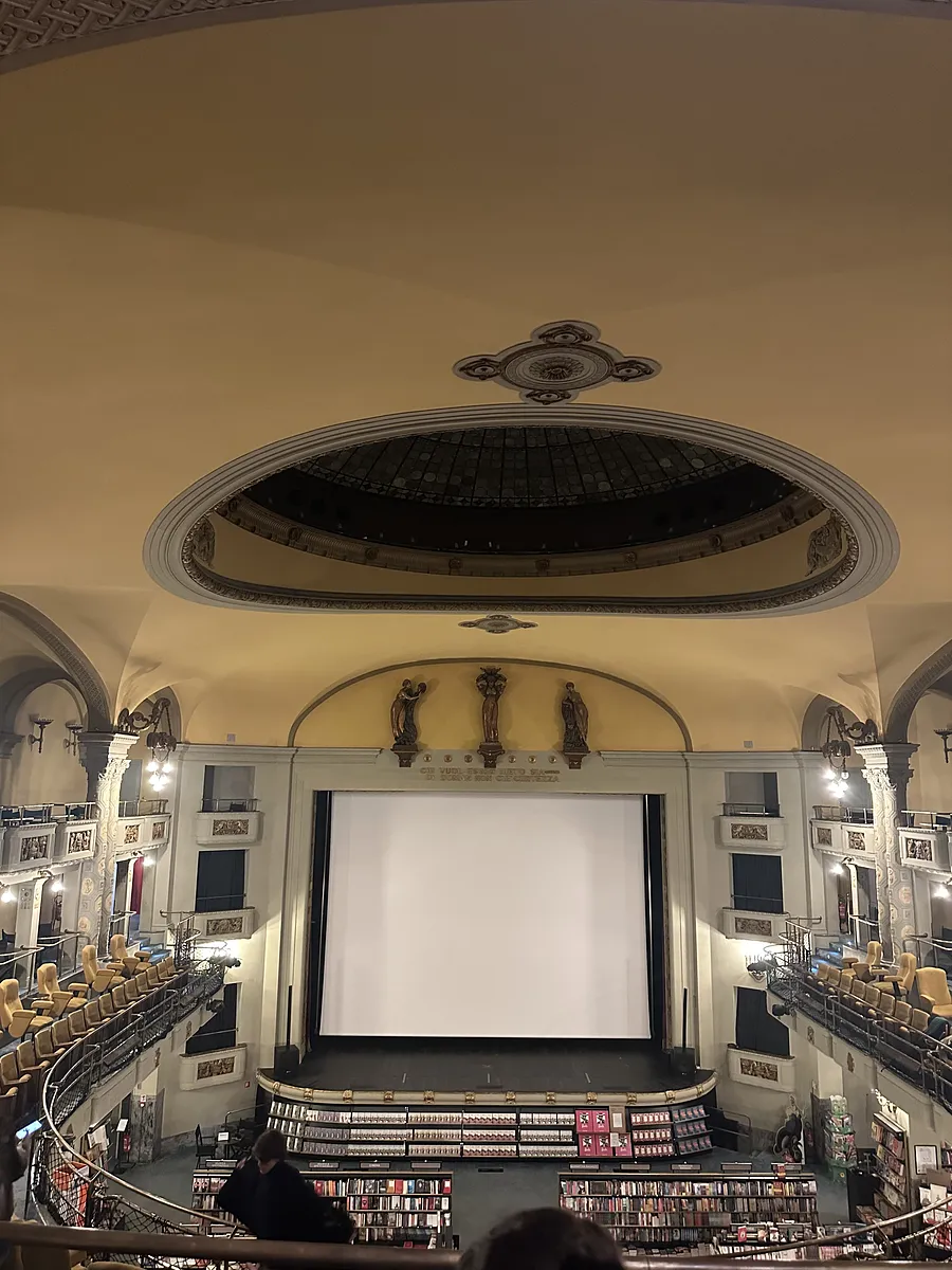 Giunti Odeon - bibliotheek en bioscoop