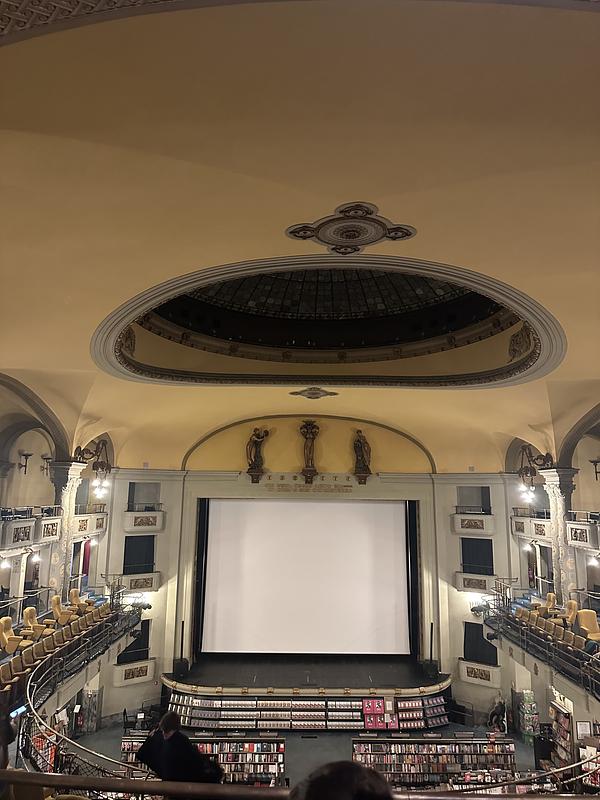 Giunti Odeon - bibliotheek en bioscoop