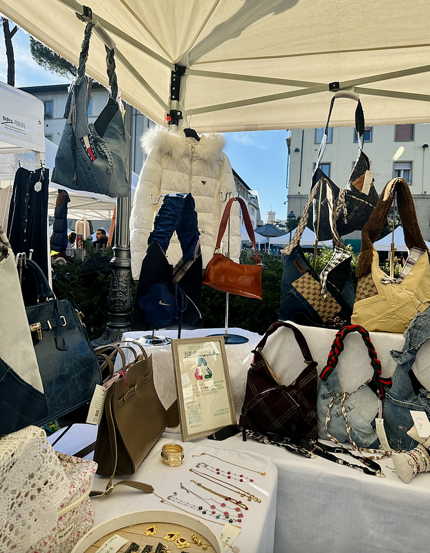  Markt bij Piazza dei Ciompi